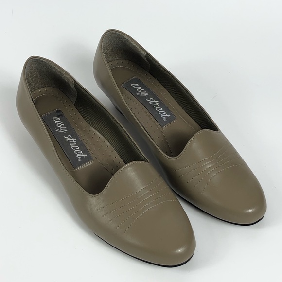 Easy Street Easy Flex Comfort Women’s Slip-On Kitten Heels Size 9M - Picture 4 of 14